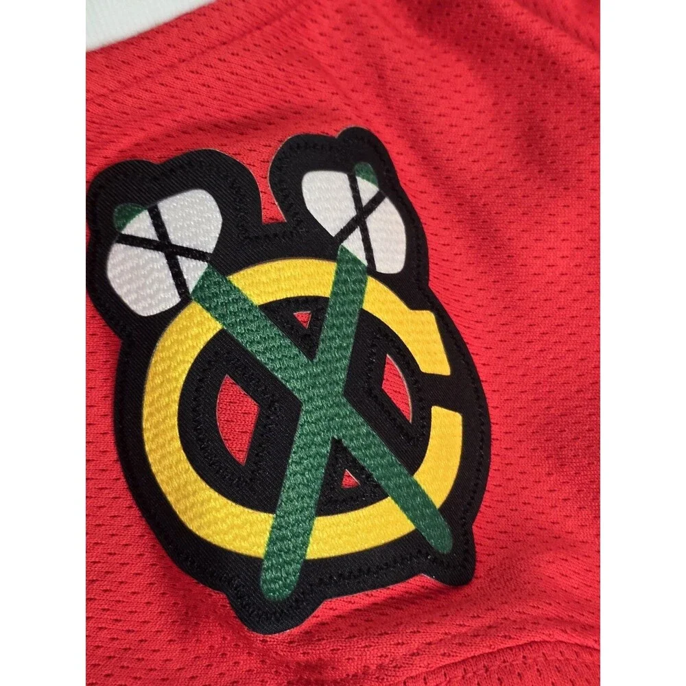Jonathan Toews Chicago Blackhawks Hockey Jersey C 19 NHL Fanatics Size Medium